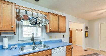Cozy Couple's Getaway w/ Private Yard in Cameron
