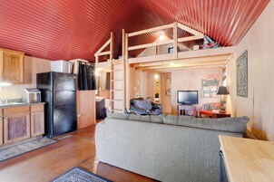 House (2 Bedrooms) | Front of property