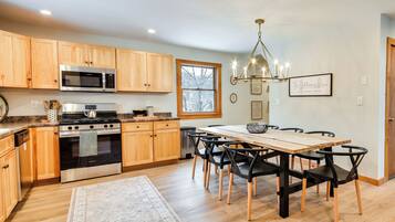 House (3 Bedrooms) | Interior