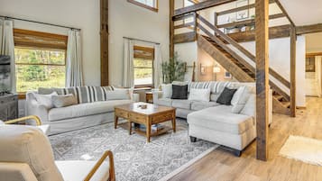 House (3 Bedrooms) | Living area | TV