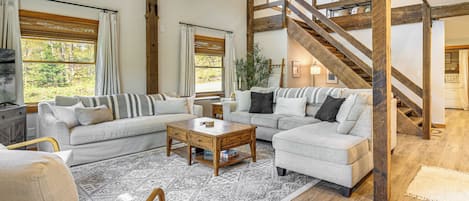 House (3 Bedrooms) | Living area | TV