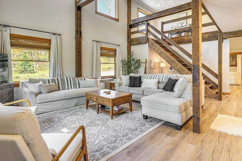 Fish, Hike & Ski: Spacious Family Escape in Eden