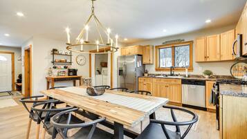 House (3 Bedrooms) | Interior