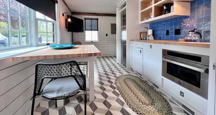 Renovated Apartment on Commercial Street (2399)