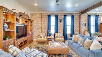 Apartment (2 Bedrooms) | Front of property