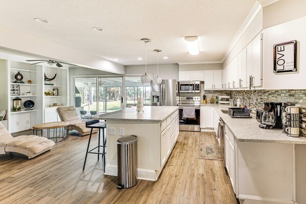 House (4 Bedrooms) | Interior - 10 Mi to St Simons Island: Home w/ Screened Porch (Brunswick)