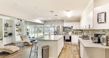 10 Mi to St Simons Island: Home w/ Screened Porch