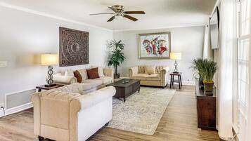 House (4 Bedrooms) | Interior