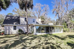 House (4 Bedrooms) | Interior - 10 Mi to St Simons Island: Home w/ Screened Porch (Brunswick)