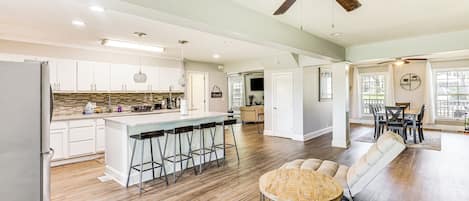 House (4 Bedrooms) | Interior