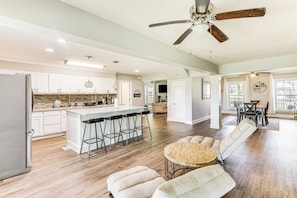 House (4 Bedrooms) | Interior - 10 Mi to St Simons Island: Home w/ Screened Porch (Brunswick)
