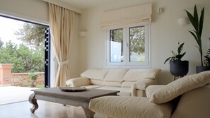 Villa, Sea View | Living room - Grand Bleu Villa Alegria (Ermionida)