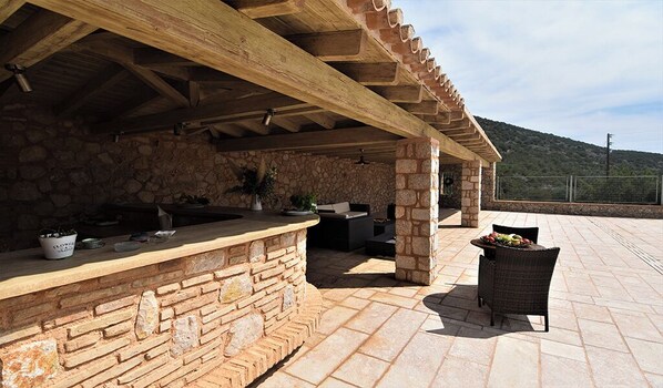 Poolside bar