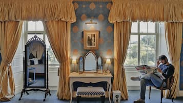 6 bedrooms, WiFi, bed sheets