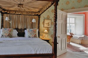 6 bedrooms, WiFi, bed sheets - Live like royalty, a once in a lifetime stay at Slane Castle! (Slane)