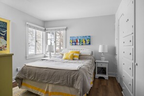 3 slaapkamers, een strijkplank/strijkijzer, wifi, beddengoed