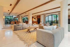 Living area - Elegant 4 bedroom Villa in Prime Location (Bali)