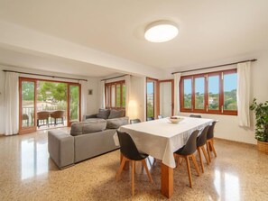 Villa, 4 Bedrooms, Terrace | Bahagian dalam