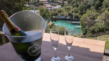 Vila, 4 kamar tidur, teras | Tempat makan outdoor