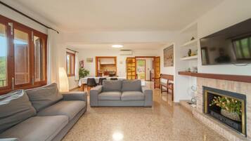 Villa, 4 Bedrooms, Terrace | Living area