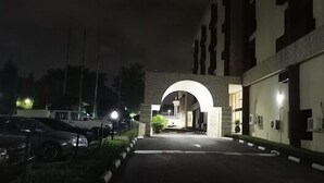 住宿正面 (夜晚)