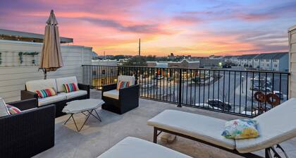 Bend in the River - Gorgeous 4-Level Brownstone with Rooftop Views