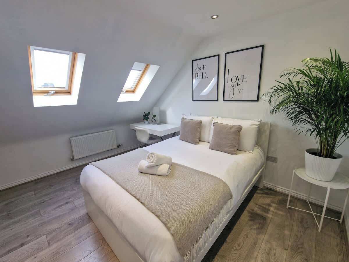 3 camere, una scrivania, ferro/asse da stiro, Wi-Fi