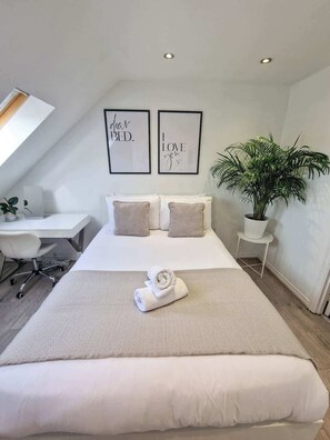 3 slaapkamers, een bureau, een strijkplank/strijkijzer, wifi