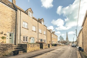 Exterior - Stylish Retreat with Garden in Tetbury (Tetbury)