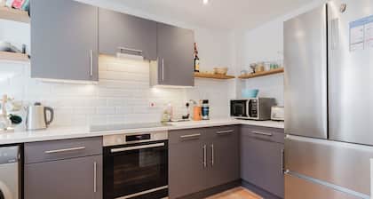 Stylish Retreat with Garden in Tetbury