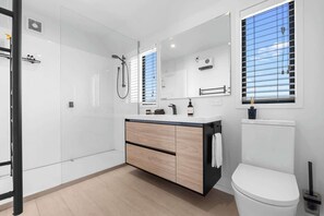 Shower, hair dryer, towels