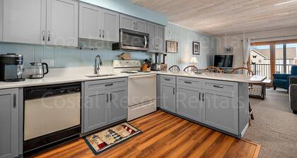 Beautiful Canal Views from this Cozy 2 Bedroom Condo!