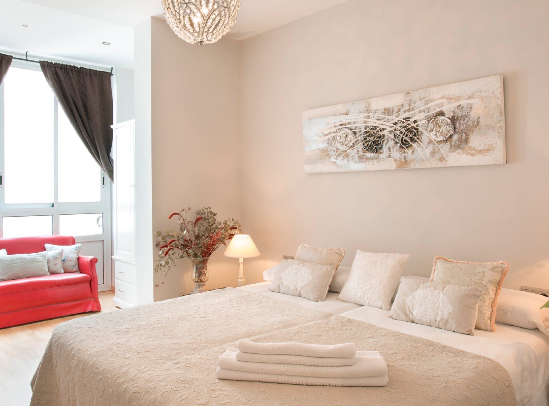 4 bedrooms, iron/ironing board, WiFi, bed sheets