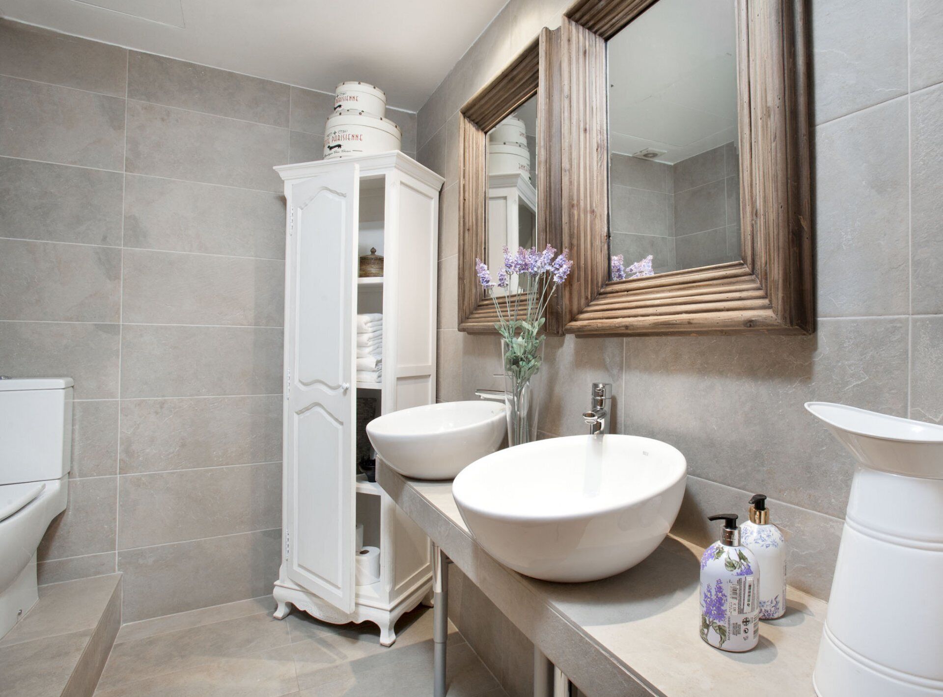 Shower, hair dryer, towels, toilet paper