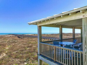 Outdoor dining - Amazing Beach Views~Boardwalk to Beach~Shared Pool (Port Aransas)