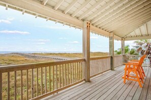 Property grounds - Amazing Beach Views~Boardwalk to Beach~Shared Pool (Port Aransas)