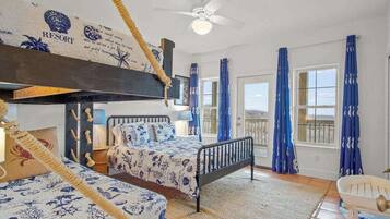 3 habitaciones, escritorio, tabla de planchar con plancha y wifi