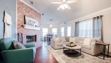 Una televisión, una oficina