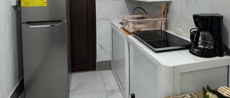Fridge, microwave, stovetop, coffee/tea maker