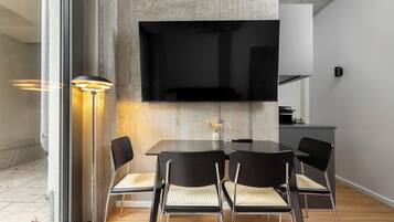 Design-Apartment, Nichtraucher, Küche | Essbereich im Zimmer