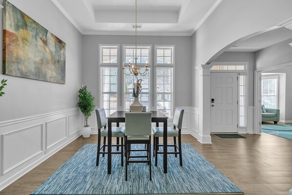 House, 3 Bedrooms | Dining - Spacious Family Retreat in Atlanta - Sleeps 10 (Atlanta)