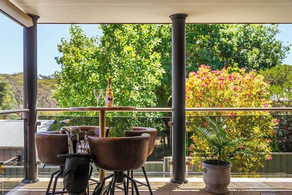 Outdoor dining - Hunter House - Castlemaine (Castlemaine)