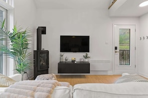 TV, fireplace - Spa | Mountain | Modern Comfort | Elska (Saint-Côme)