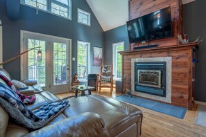 TV, fireplace, stereo