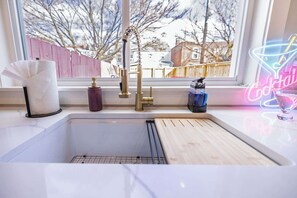 Unclassified image, 4 of 42, button - Hot Tub | King Bed | Games | Free Parking (Pittsburgh)