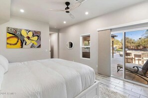 8 Schlafzimmer, Schreibtisch, Bügeleisen/Bügelbrett, WLAN