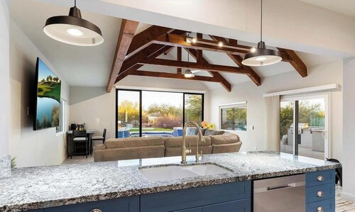 Private Pickleball Court, Pool heat, Spa & Fire Pit ++