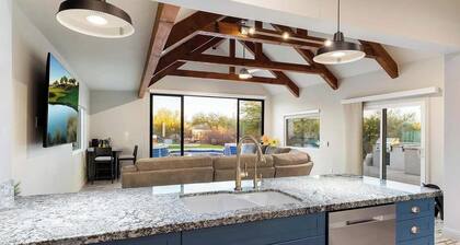 Private Pickleball Court, Pool heat, Spa & Fire Pit ++