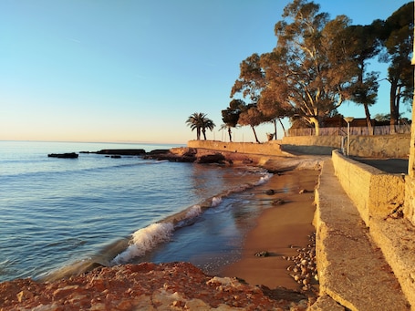 Beach nearby. Holiday Home 'Deltabahia' with Shared Pool, Wi-Fi and Air Conditioning