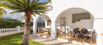 Holiday Home 'Deltabahia' with Shared Pool, Wi-Fi and Air Conditioning